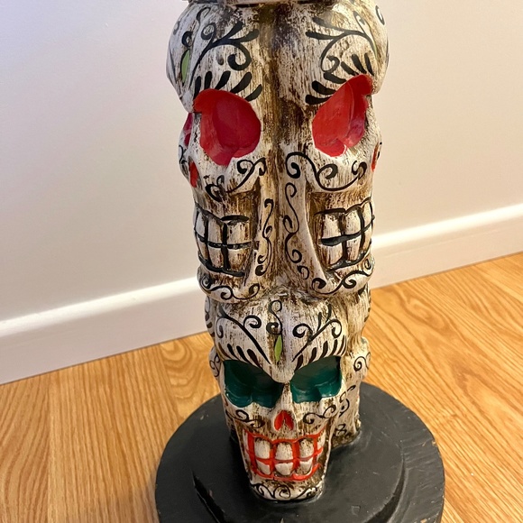 Handcrafted Indonesian Skull Pedestal Table - Picture 5 of 17